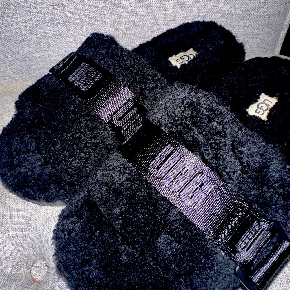 Black UGGs slippers Fluffita platform sandal🖤⚫️